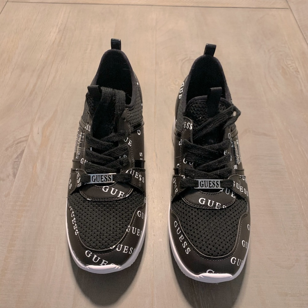 Guess sneakers size 8